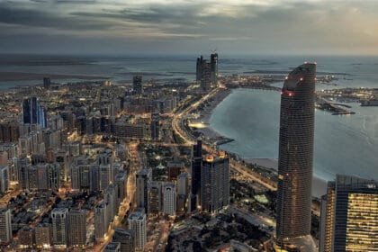 وصلت قيمتها إلى 142 مليار درهم.. "أبوظبي العقاري" يسجِّل زيادة بنسبة 44% في التصرفات العقارية خلال 2025