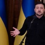 زيلينسكي يفتح نافذة للحل.. حوار مستمر مع واشنطن واستعداد لاجتماعات تسوية النزاع