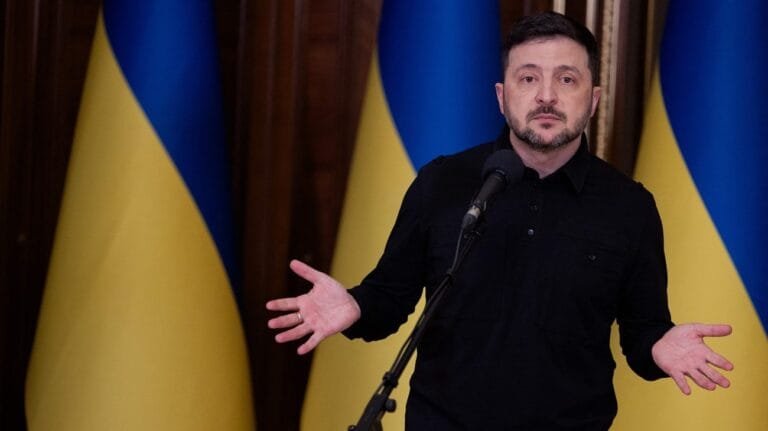 زيلينسكي يفتح نافذة للحل.. حوار مستمر مع واشنطن واستعداد لاجتماعات تسوية النزاع