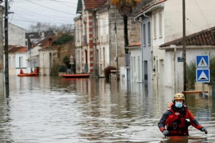 استمرار التحذير من الفيضانات.. جنوب غرب فرنسا يغرق تحت سوء الأحوال الجوية