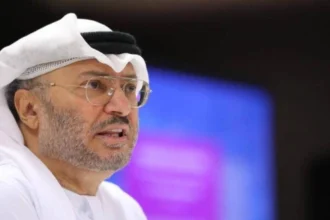 الوقائع تكشف التضليل وموقفنا واضح وثابت.. قرقاش: تصريح "الخارجية البريطانية" يفنّد مزاعم تسليح الإمارات للدعم السريع