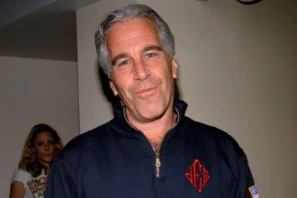 أسماء ثقيلة تحت القسم.. بيل وهيلاري كلينتون يوافقان على الشهادة في قضية إبستين