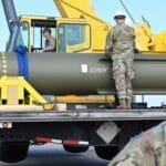 رسالة "المطرقة" إلى جنيف.. واشنطن تعيد ملء مستودعاتها من أضخم قنبلة غير نووية بالعالم