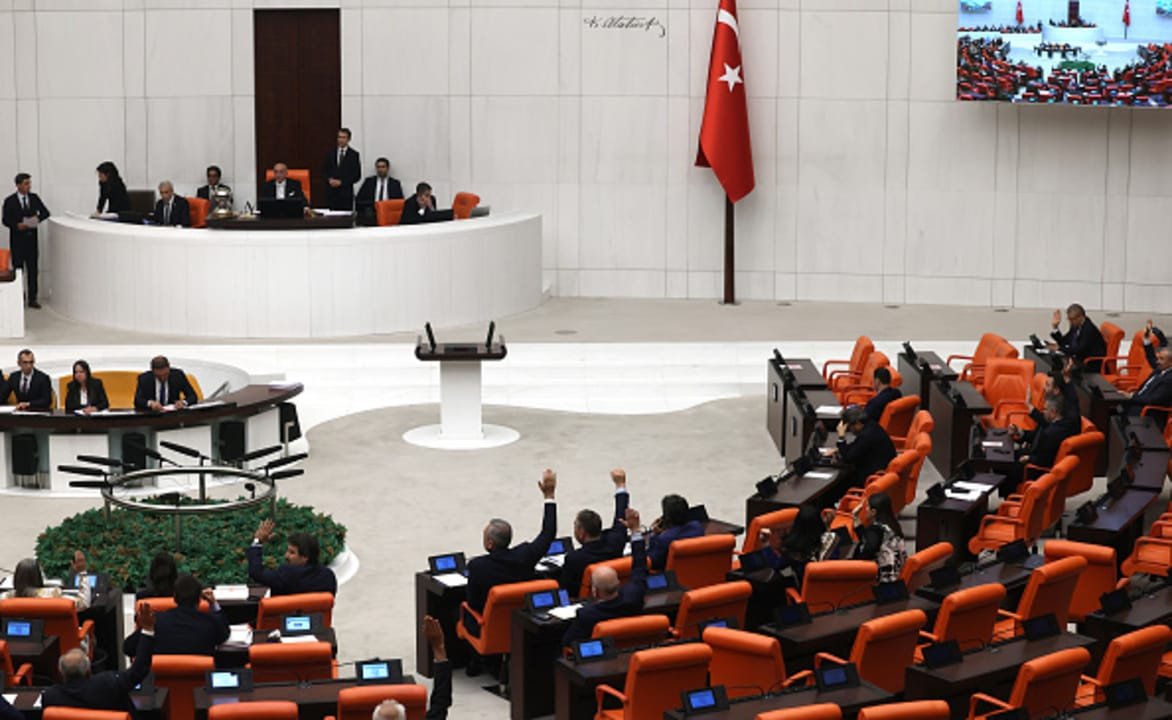 A Turkish parliamentary committee endorses a report paving the way for peace with the Kurdistan Workers’ Party (PKK).