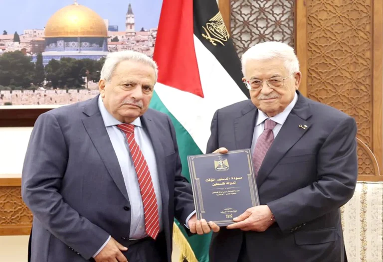 لجنة فلسطينية تنشر المسودة الأولى للدستور المؤقت