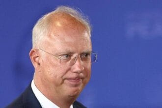 مبعوث بوتين يصل إلى جنيف لاحتمال إجراء محادثات مع مسؤولين أميركيين