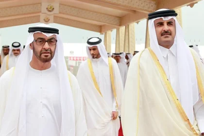 أبوظبي تحتفل بالأخوة الخليجية.. محمد بن زايد يستقبل أمير قطر بحفاوة ملكية!