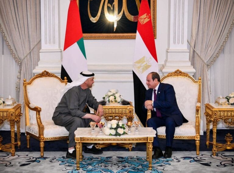 محمد بن زايد يستقبل السيسي في أبوظبي