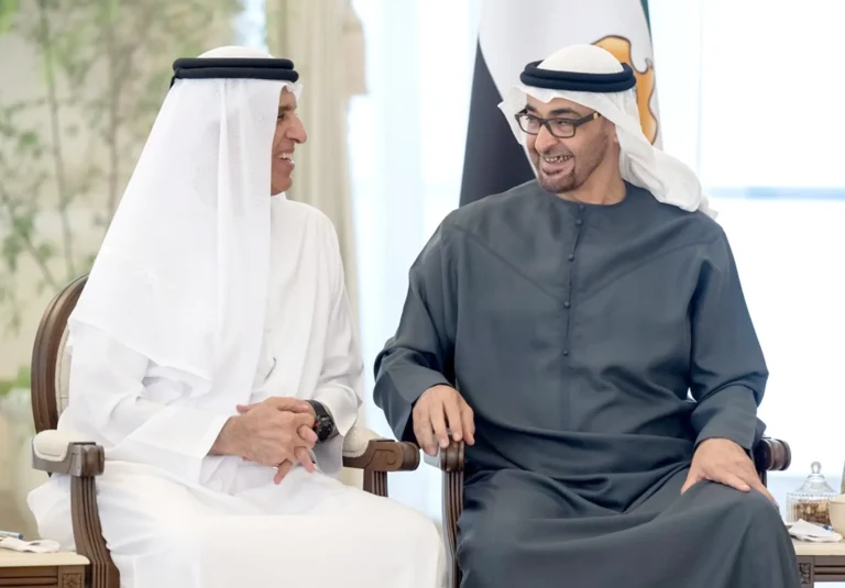 محمد بن زايد يستقبل حاكم رأس الخيمة وولي عهده لتعزيز مسيرة التنمية الوطنية