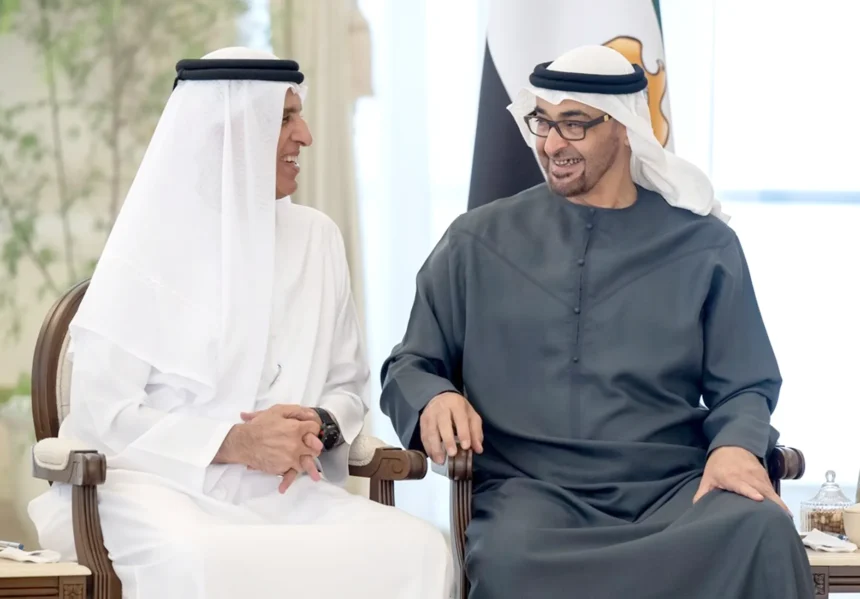 محمد بن زايد يستقبل حاكم رأس الخيمة وولي عهده لتعزيز مسيرة التنمية الوطنية