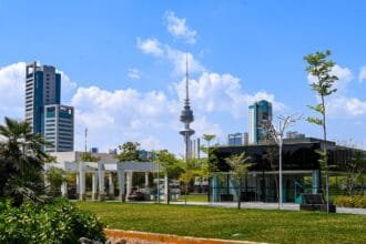 "حلقة النار" تزين السماء غداً.. مركز العجيري: الأرض تشهد أول كسوف للشمس في 2026 يتبعه "قمر دموي" في مارس