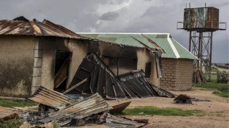 مسلحون يقتلون 50 شخصاً ويختطفون نساء وأطفالاً في ولاية زامفارا النيجيرية