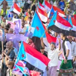 مظاهرات حاشدة في حضرموت وسقطرى تجدد التفويض للمجلس الانتقالي الجنوبي برئاسة عيدروس الزبيدي