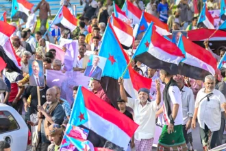 مظاهرات حاشدة في حضرموت وسقطرى تجدد التفويض للمجلس الانتقالي الجنوبي برئاسة عيدروس الزبيدي