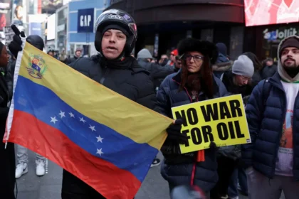 Caracas is ablaze with anger... Massive demonstrations condemn what they describe as Washington's detention of Maduro