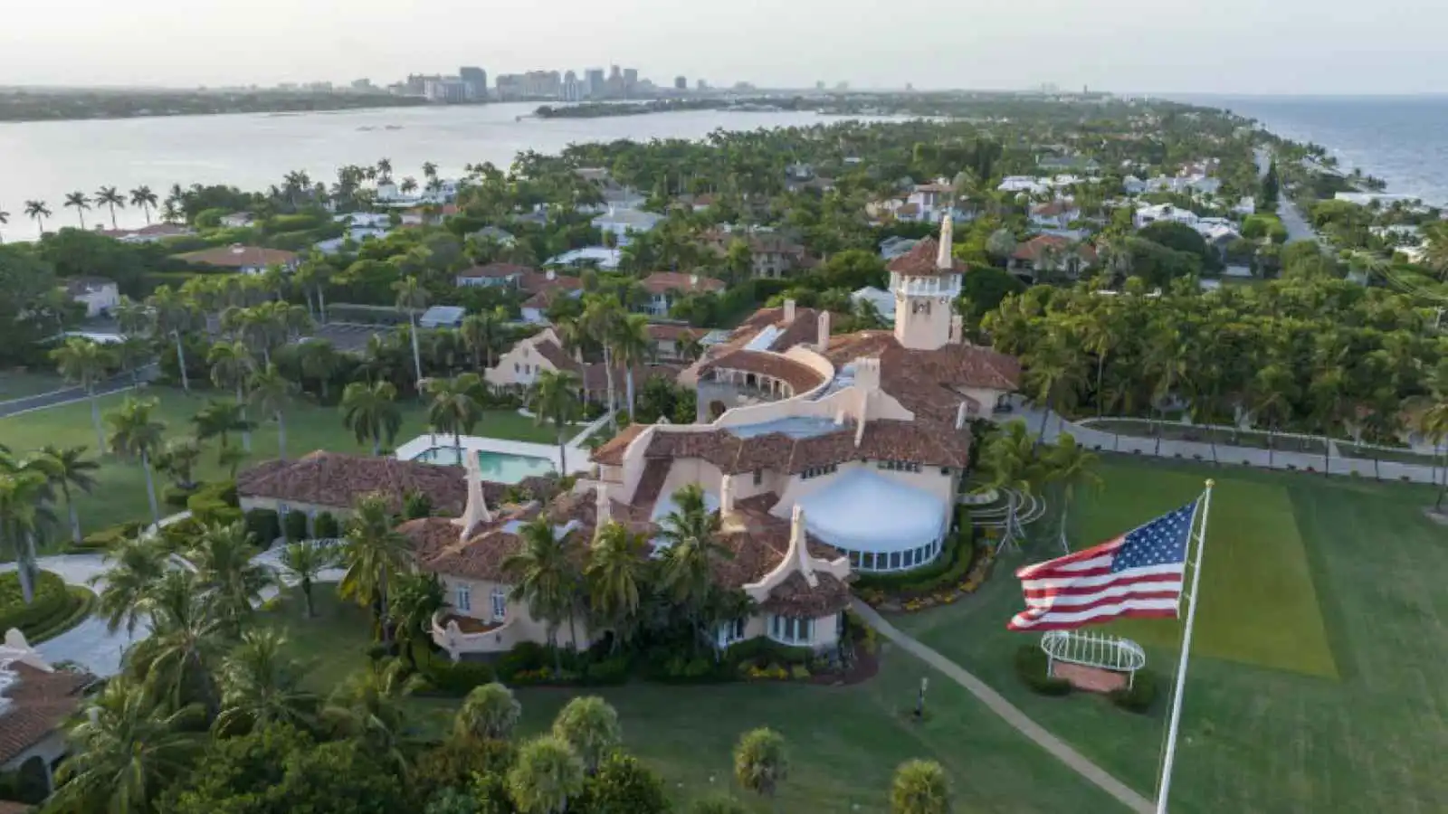 Secret Service kills gunman who tried to storm Trump’s Florida resort