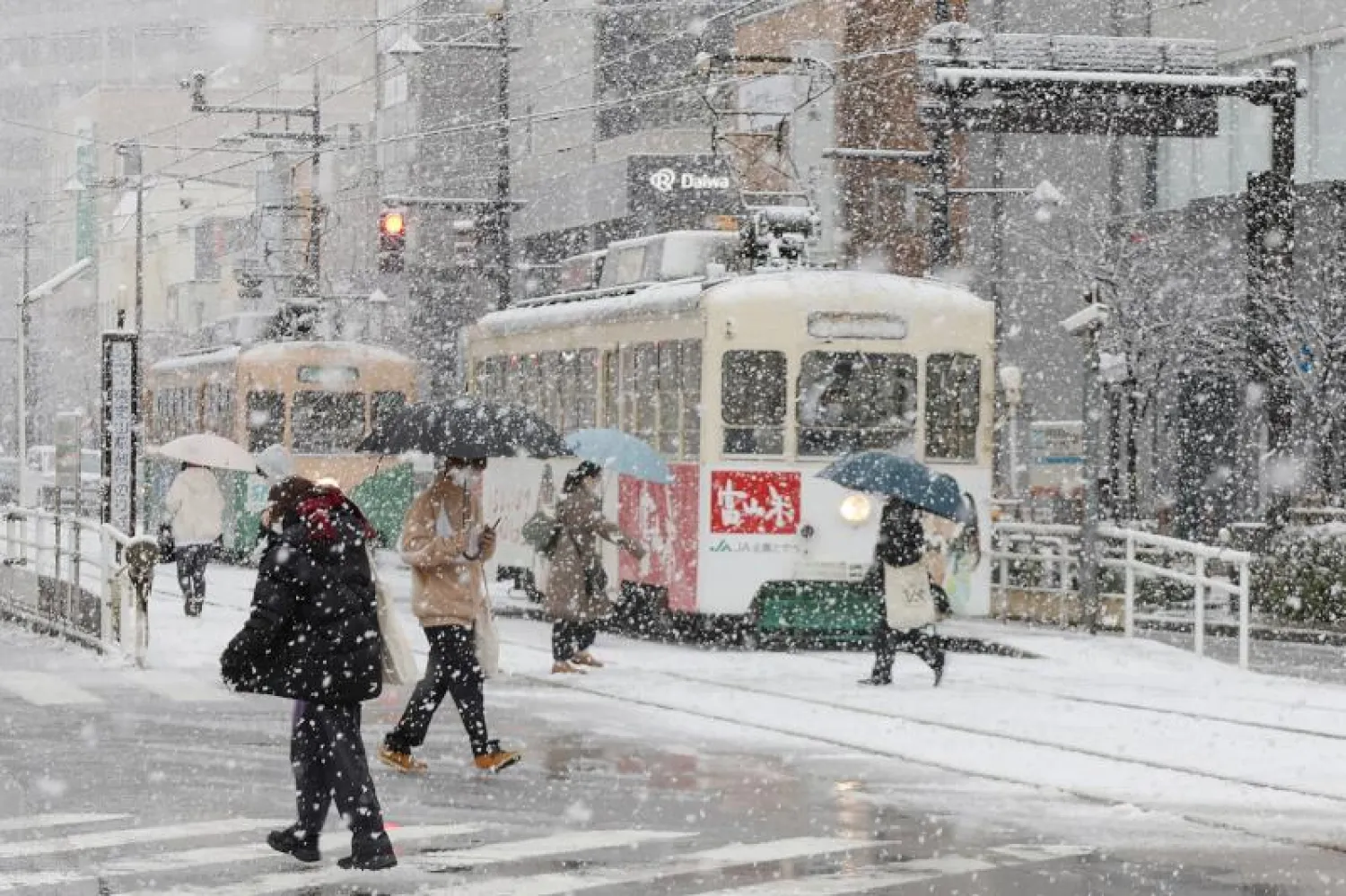 Japan under siege by snow: 35 dead and nearly 400 injured in catastrophic avalanches