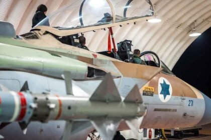 واشنطن تستعد لضرب إيران وتترك خيار الاستسلام للنظام