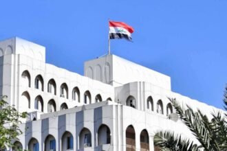 بغداد تدخل على خط الأزمة.. العراق يدعو لتهدئة فورية بين باكستان وأفغانستان