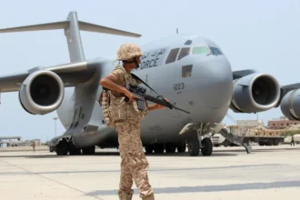 الدفاع الإماراتية تسقط موجة جديدة من الصواريخ والمسيرات الإيرانية فوق أبوظبي ودبي