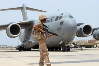 الدفاع الإماراتية تسقط موجة جديدة من الصواريخ والمسيرات الإيرانية فوق أبوظبي ودبي