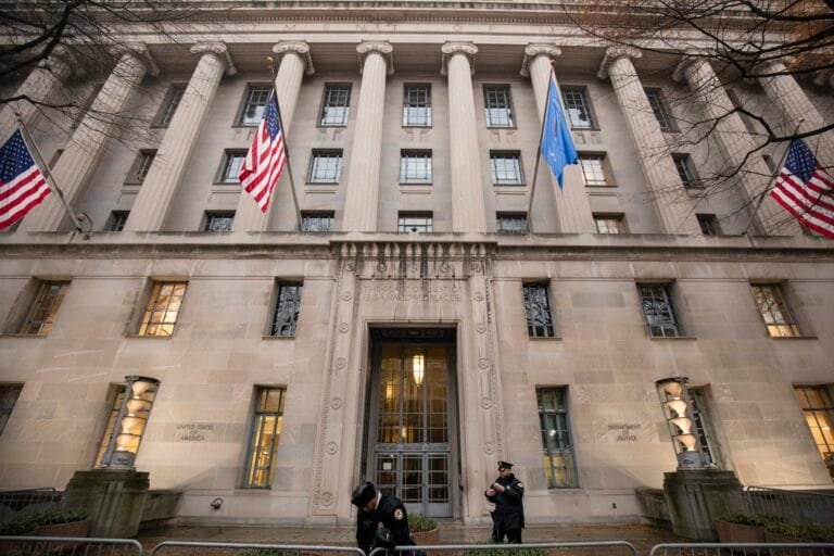 وزارة العدل الأمريكية تطلب معلومات جديدة حول معارضي ترامب ضمن تحقيقات التدخل الروسي