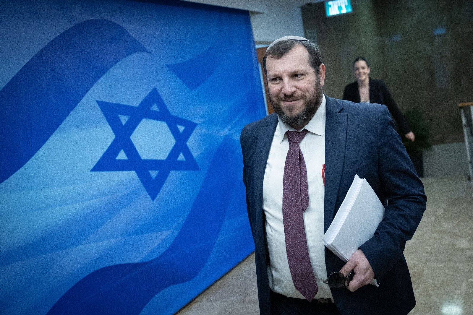 A new provocation: Israeli Heritage Minister raises the flag atop the summit of “Sartaba” in the Jordan Valley