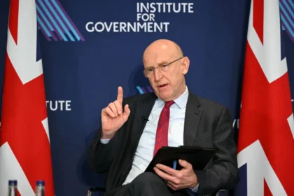 "هيلى يقترب من داونينج ستريت".. تليجراف تكشف كواليس صعود وزير الدفاع كأبرز المرشحين لخلافة ستارمر وسط تحولات داخل حزب العمال