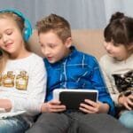 أوروبا تتجه لحظر «السوشيال ميديا» على الأطفال.. تشريع جديد يشعل الجدل