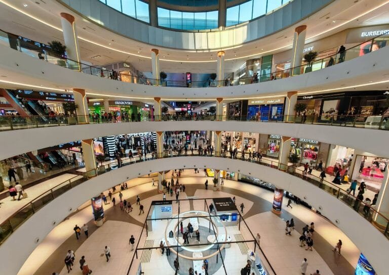 العروض والفعاليات تنشط السياحة الداخلية في الإمارات خلال عيد الفطر