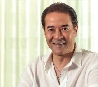 مدحت صالح يطرح أحدث أغانيه ضمن ألبوم "أنت وبس"