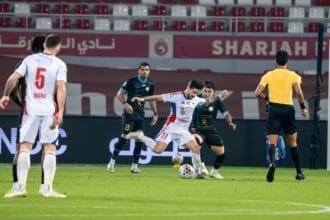 الشارقة يكتسح دبا برباعية ويعود للانتصارات في الدوري الإماراتي للمحترفين
