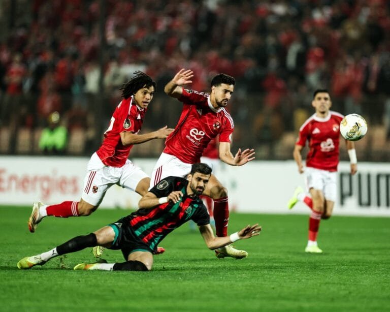 عقوبات من كاف على الأهلي بسبب أحداث مباراة الجيش الملكي في دوري أبطال إفريقيا