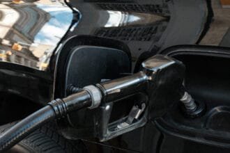 أسعار النفط تواصل الصعود مع تصاعد الحرب في الشرق الأوسط ومخاوف على الإمدادات