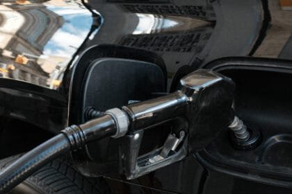 أسعار النفط تواصل الصعود مع تصاعد الحرب في الشرق الأوسط ومخاوف على الإمدادات