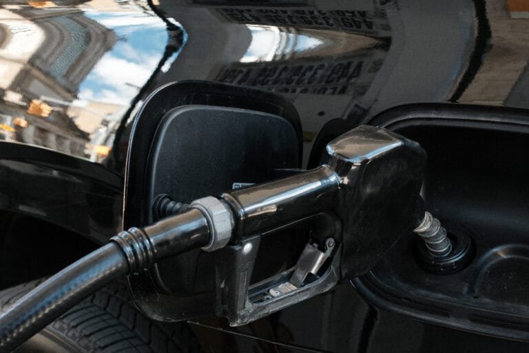 أسعار النفط تواصل الصعود مع تصاعد الحرب في الشرق الأوسط ومخاوف على الإمدادات