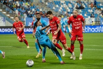 شباب الأهلي يكتسح دبا برباعية ويواصل صدارة الدوري الإماراتي