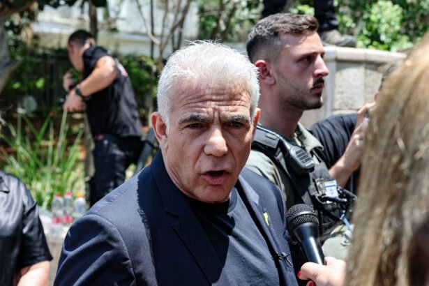 Lapid accuses the Israeli government of pushing the country towards a "security catastrophe" due to troop shortages