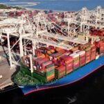 حريق محدود في رصيف بميناء جبل علي إثر شظايا اعتراض جوي دون إصابات