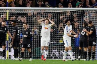 Manchester City snatch a hard-fought victory from Leeds and continue their pursuit of the Premier League title