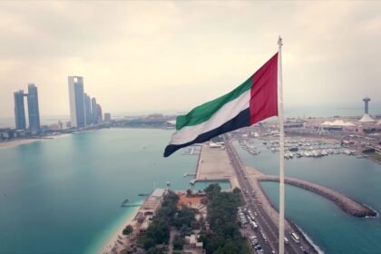 أبوظبي: اعتراض ناجح لصاروخ باليستي وسقوط شظايا في شارع سويحان