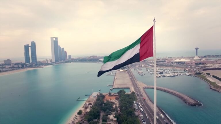 أبوظبي: اعتراض ناجح لصاروخ باليستي وسقوط شظايا في شارع سويحان