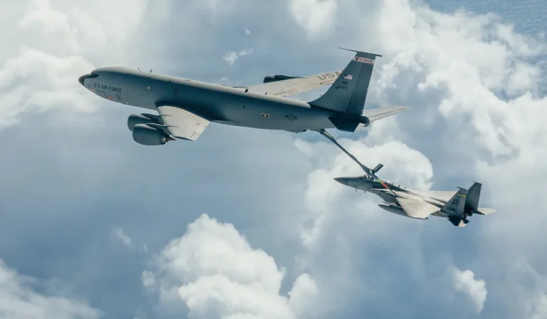 واشنطن تؤكد مقتل 4 من طاقم طائرة "KC-135" المنكوبة بالعراق