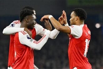 Arsenal defeats Brighton and tightens its grip on the top spot in the Premier League.