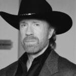 رحيل أسطورة الأكشن تشاك نوريس عن عمر 86 عامًا