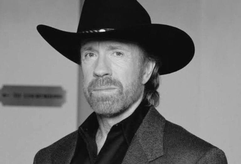 رحيل أسطورة الأكشن تشاك نوريس عن عمر 86 عامًا