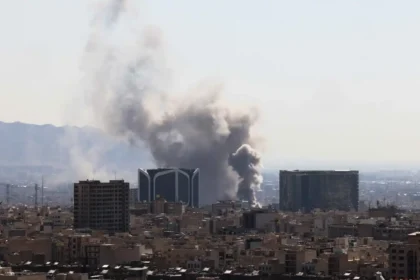 Israel launches a large-scale attack on Tehran, targeting 1,000 missile production facilities