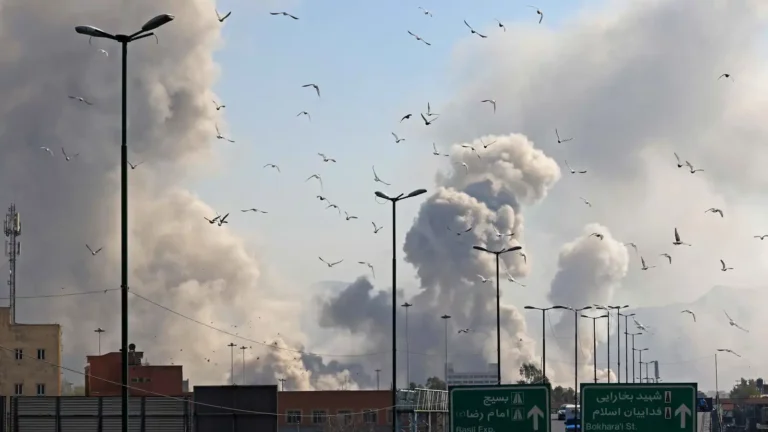 Open fire on day 24: Israel and Iran exchange fierce strikes, igniting the region's skies