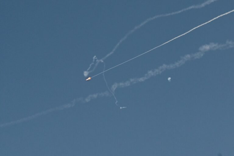 إصابتان في دبي جراء شظايا طائرات مسيّرة تهدد الأحياء السكنية