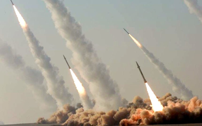 إيران تعلن إطلاق موجة صاروخية باتجاه إسرائيل